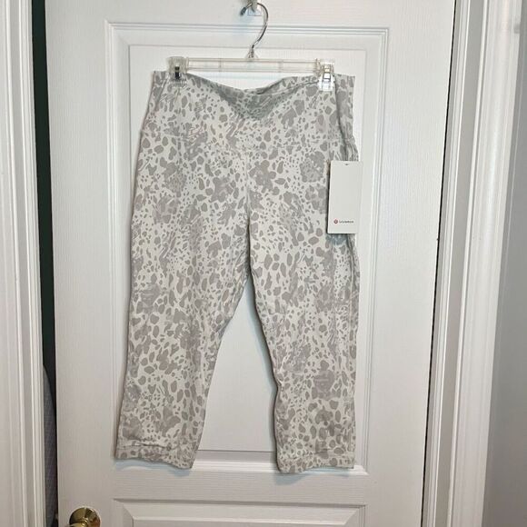 lululemon athletica Pants - Lululemon NWT Align HR Crop 21" Cheetah Camo Weightless Sweat Wicking Leggings